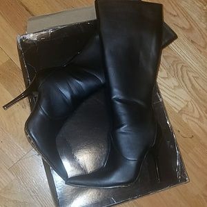 REPOSHING** They didnt fit me..